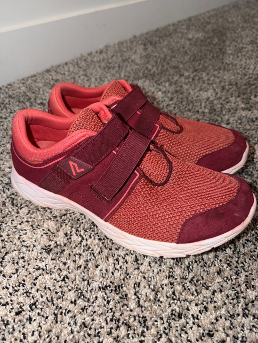 Vionic Ema Red Walking Shoew Women's Size 10